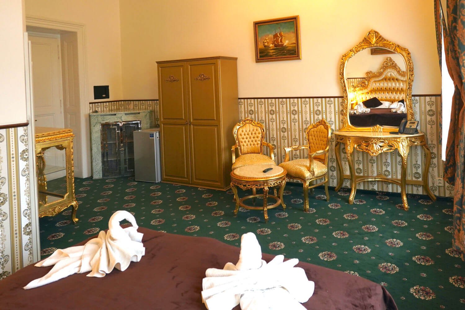 accommodation-deluxe-room4