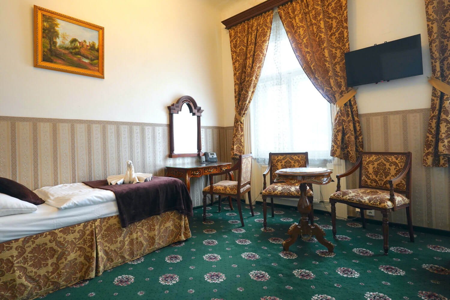 accommodation-deluxe-room3