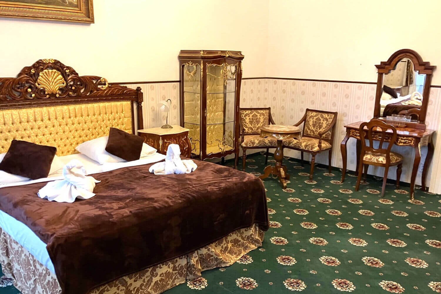 accommodation-deluxe-room1